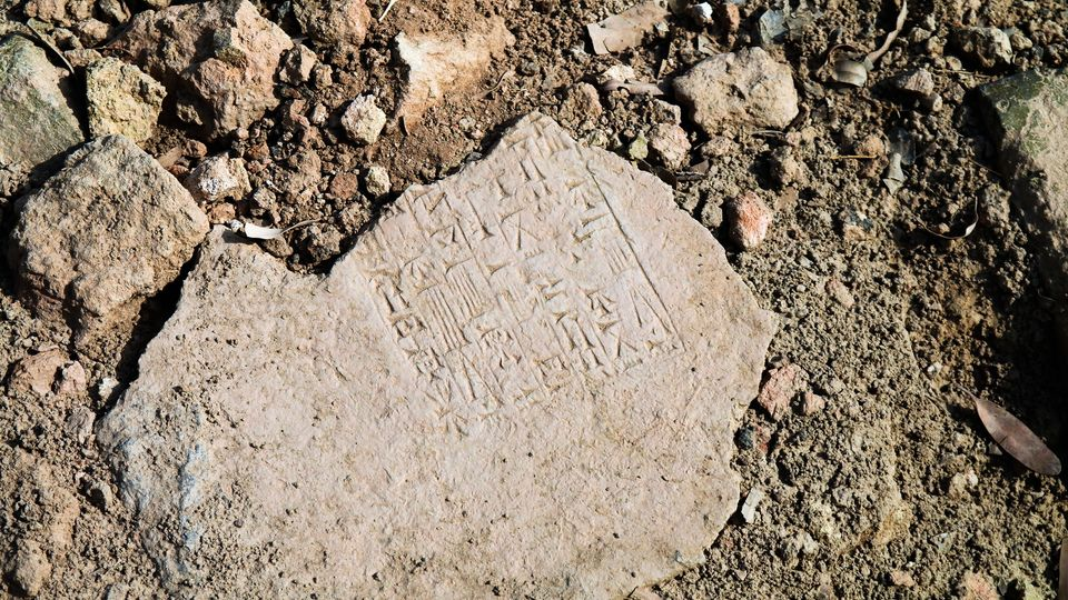 Cuneiform Now New AI translates 5,000-year-old cuneiform tablets instantly ...